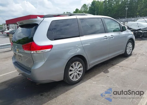2013 Toyota Sienna Limited 7 Passenger z USA, uszkodzony, nr VIN 5TDDK3DC3DS054803